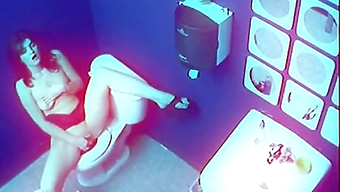 Amateur brunette is fingering her pussy and masturbating