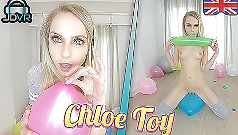 Chloe toy masturbates in her hot homemade solo porn