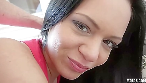 Sexy big Tits brunette amateur in a natural booty vid