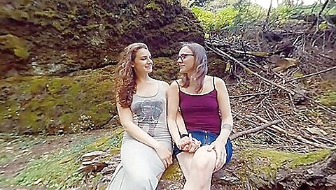 Brunette in tattoo bikini is in vr porn and she is casting