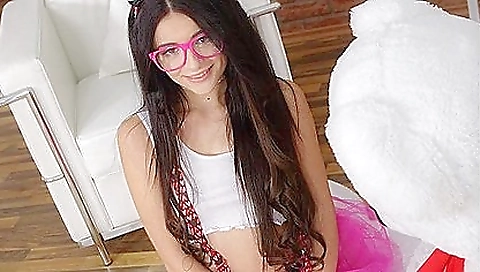 Brunette with shaved pussy sucks step father's dick