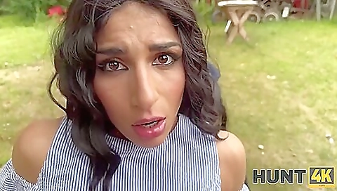 Czech babe showing off her nice body while outdoors